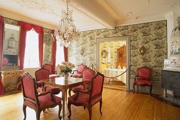 최상층 회의실 또는 특별 전시 공간