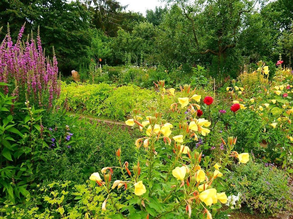 계절별 테마 정원 (꽃밭)