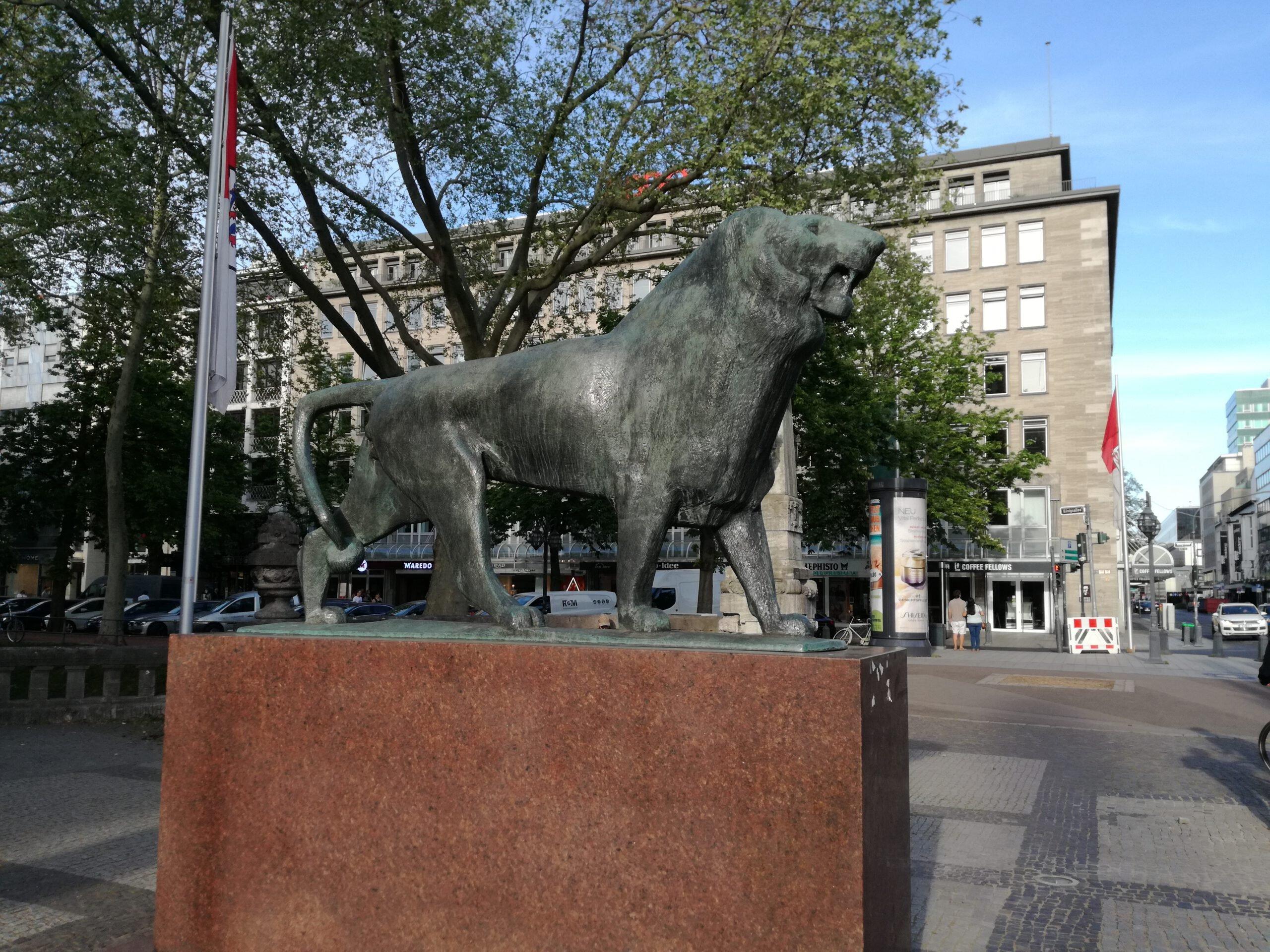 🦁 베르기셔 뢰베 기념물 (베르기셔 뢰베 덴크말)