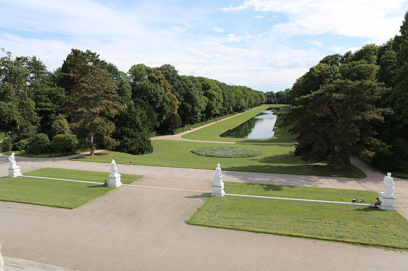 공원 내 주요 산책로 및 호숫가