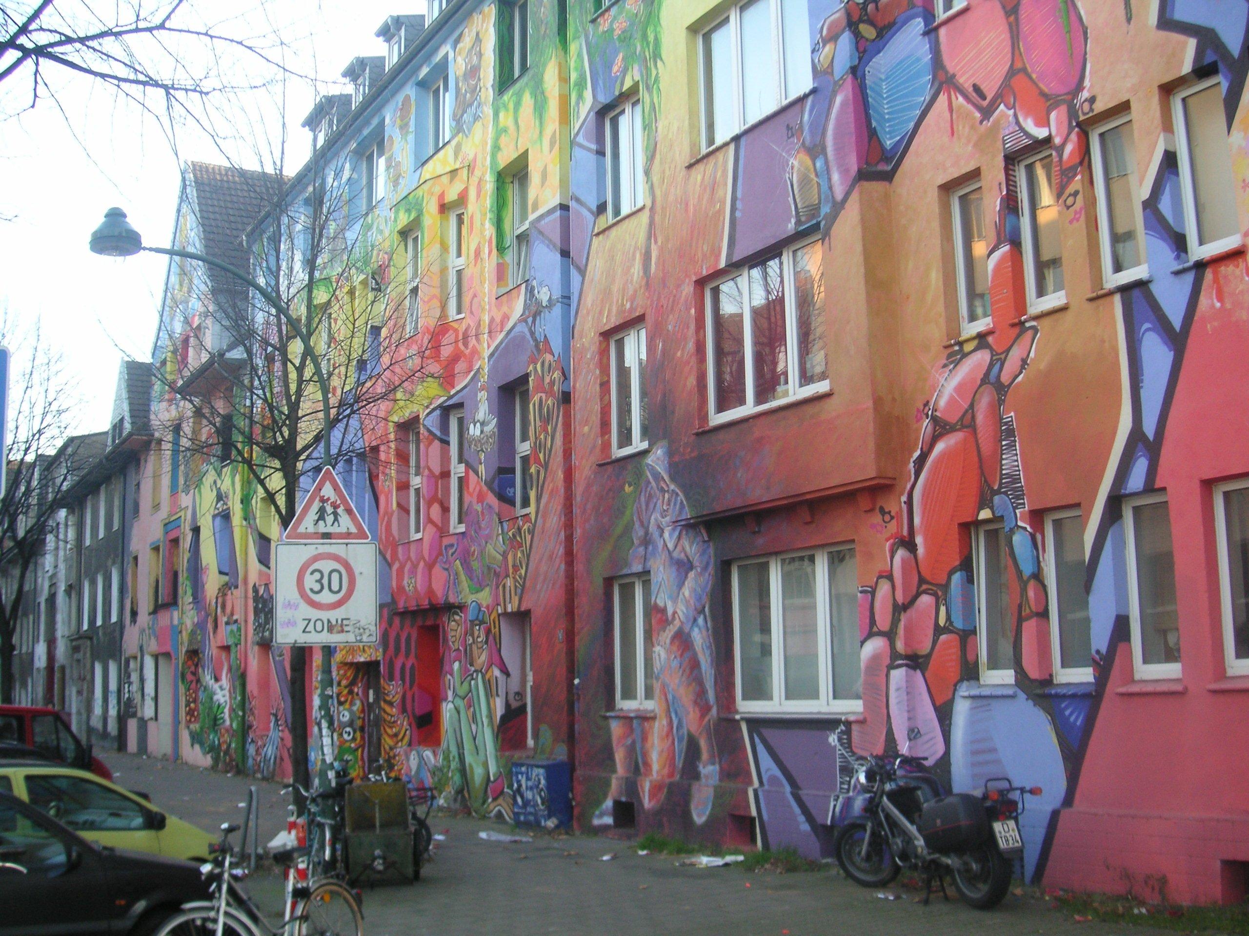 전체 거리 풍경 (입구나 굴절 지점)