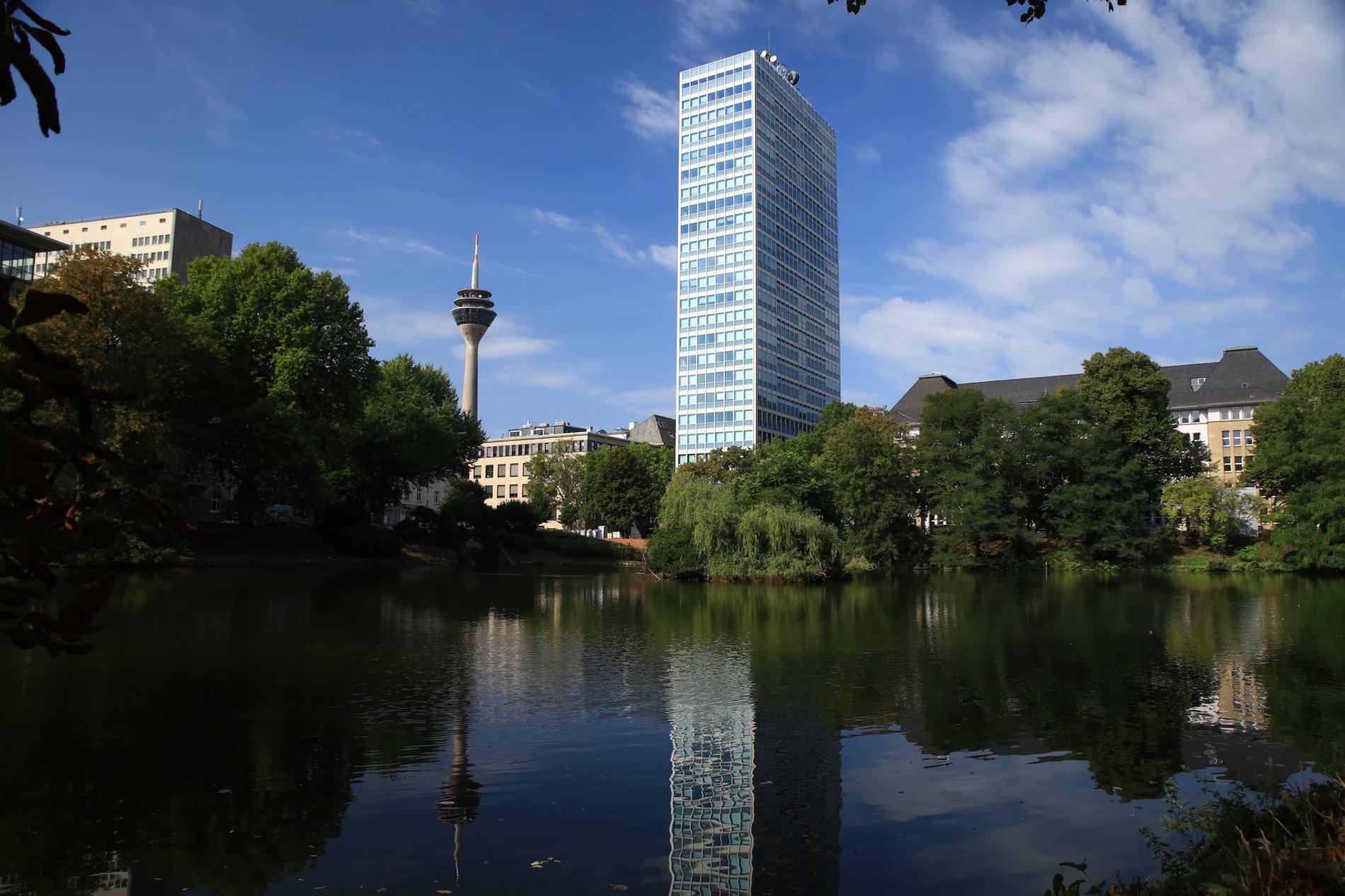 팔레 슈페 배경의 수로 북단