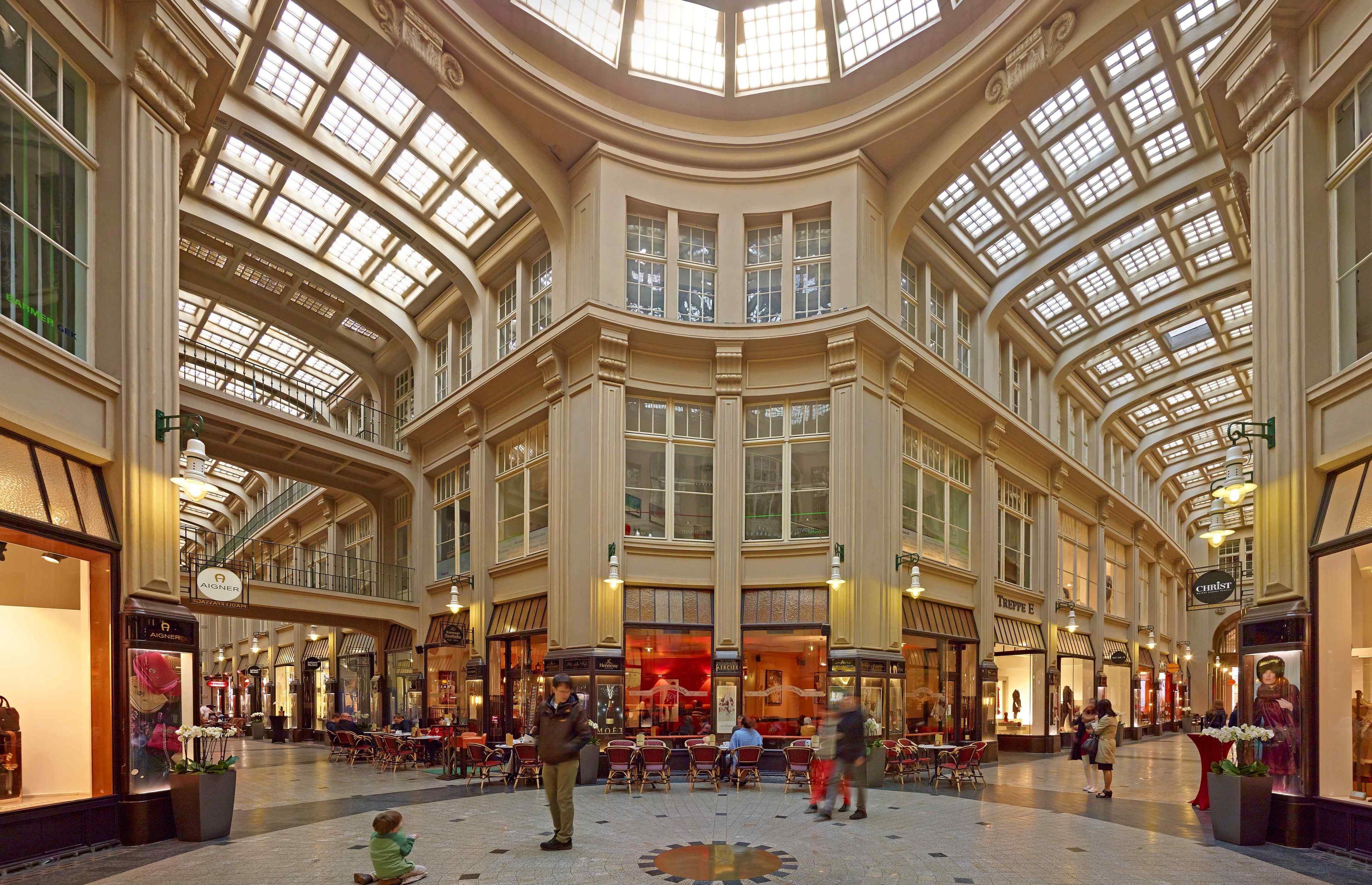 🛍️ 매들러 아케이드(매들러파사제)