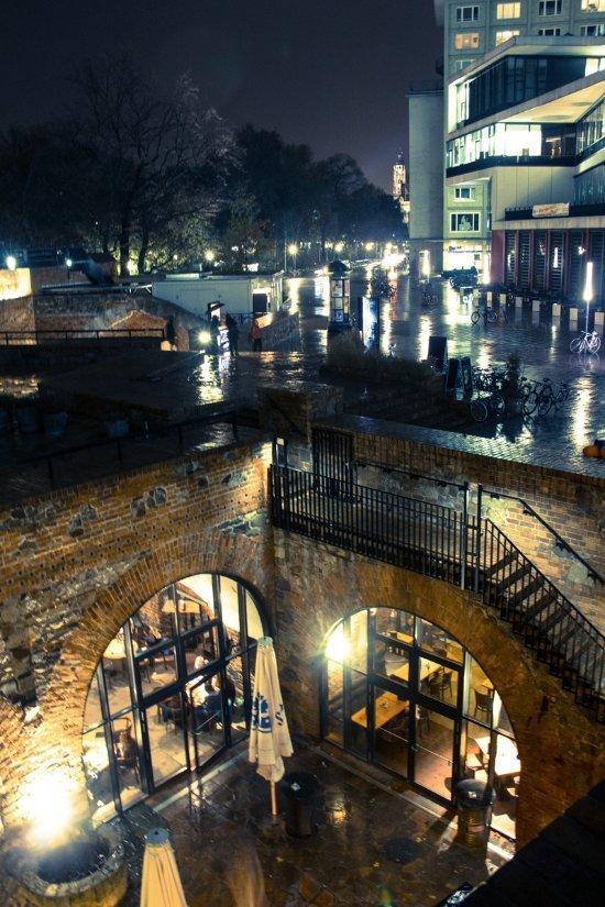 지하 요새 내부 통로 및 아치형 공간