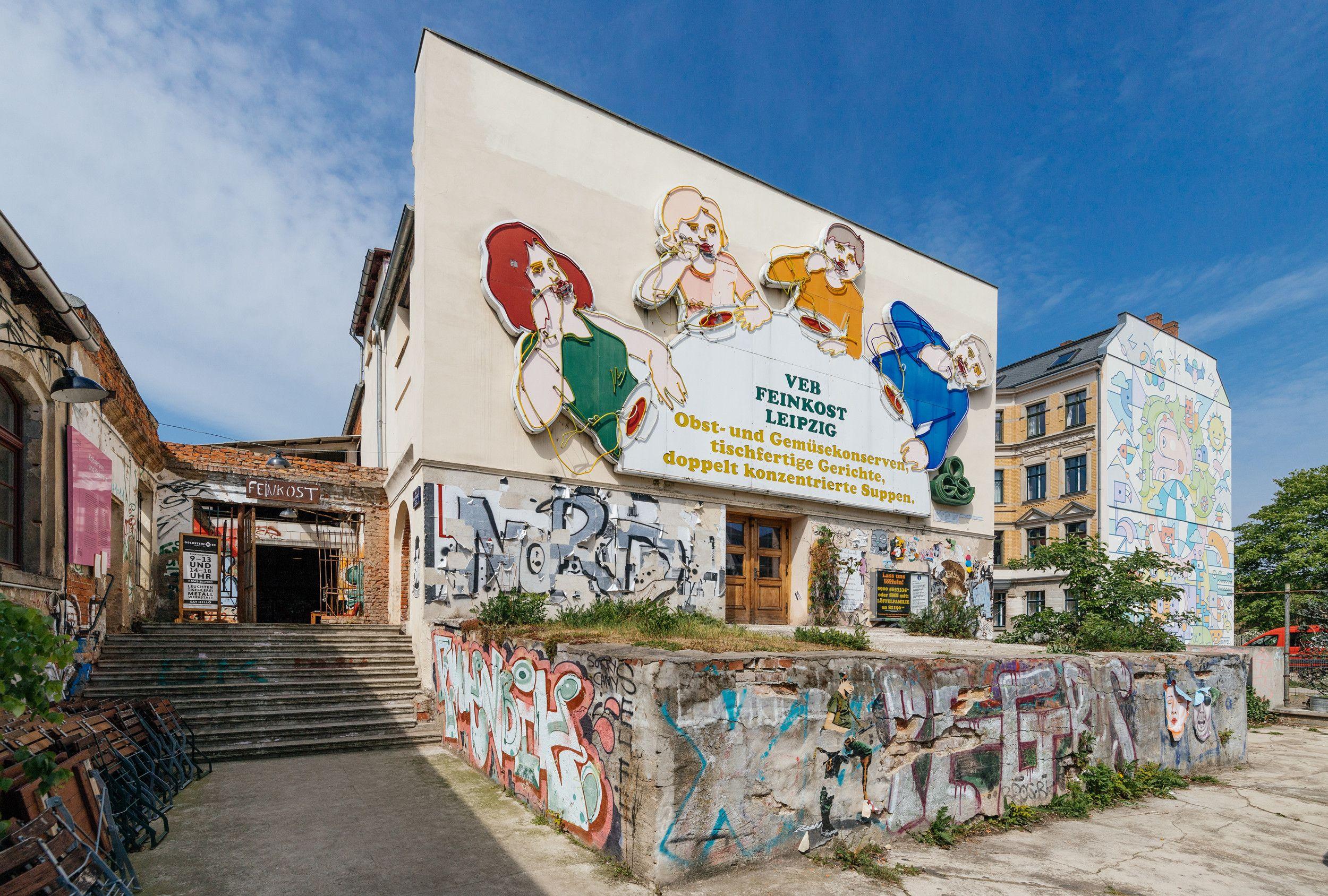 스푼 가족과 주변 스트리트 아트