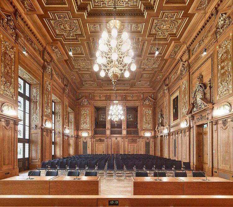 내부 중앙 홀 및 돔 천장 (개방 시)