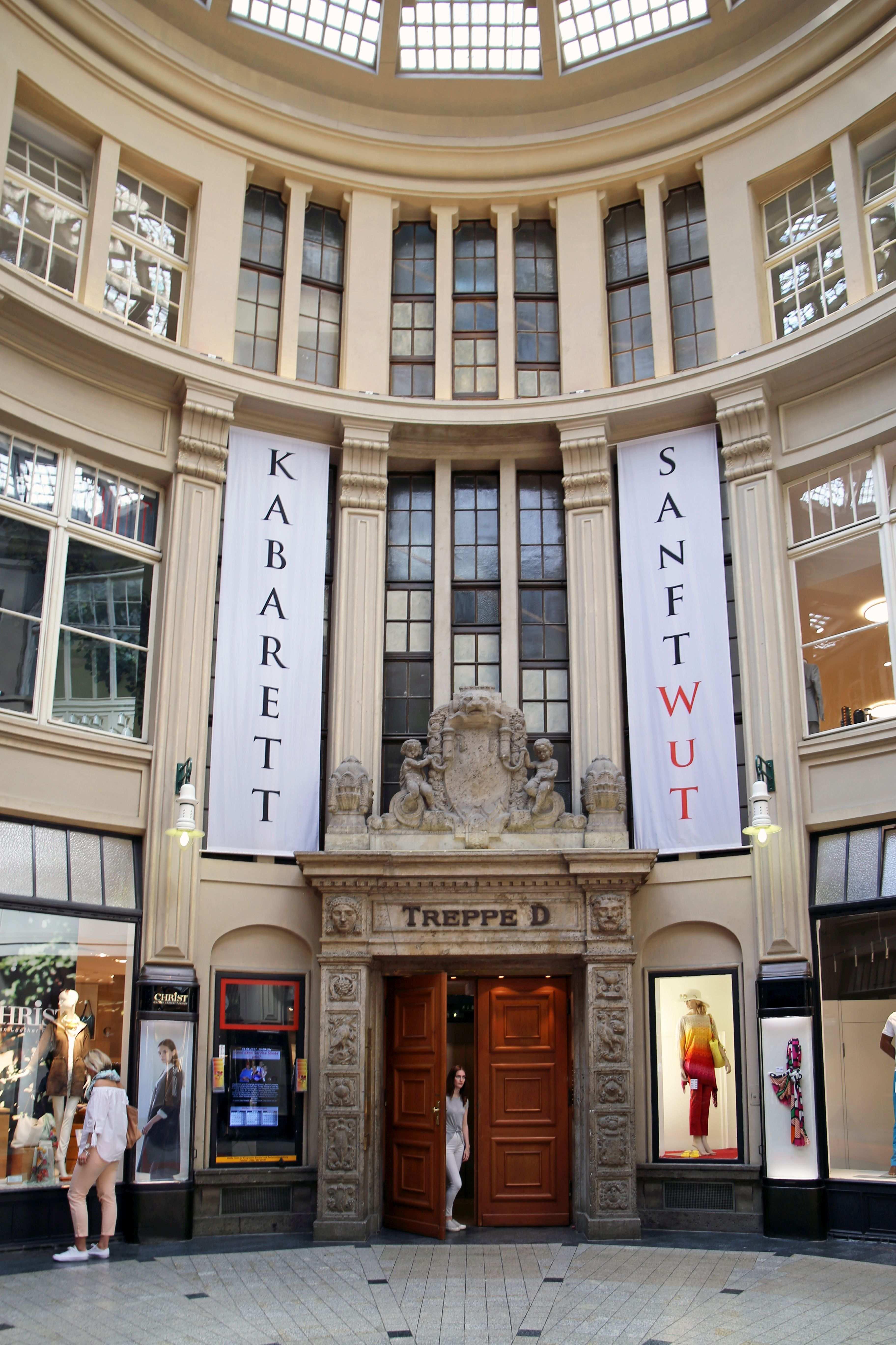 극장 입구 (메들러파사주 D계단)