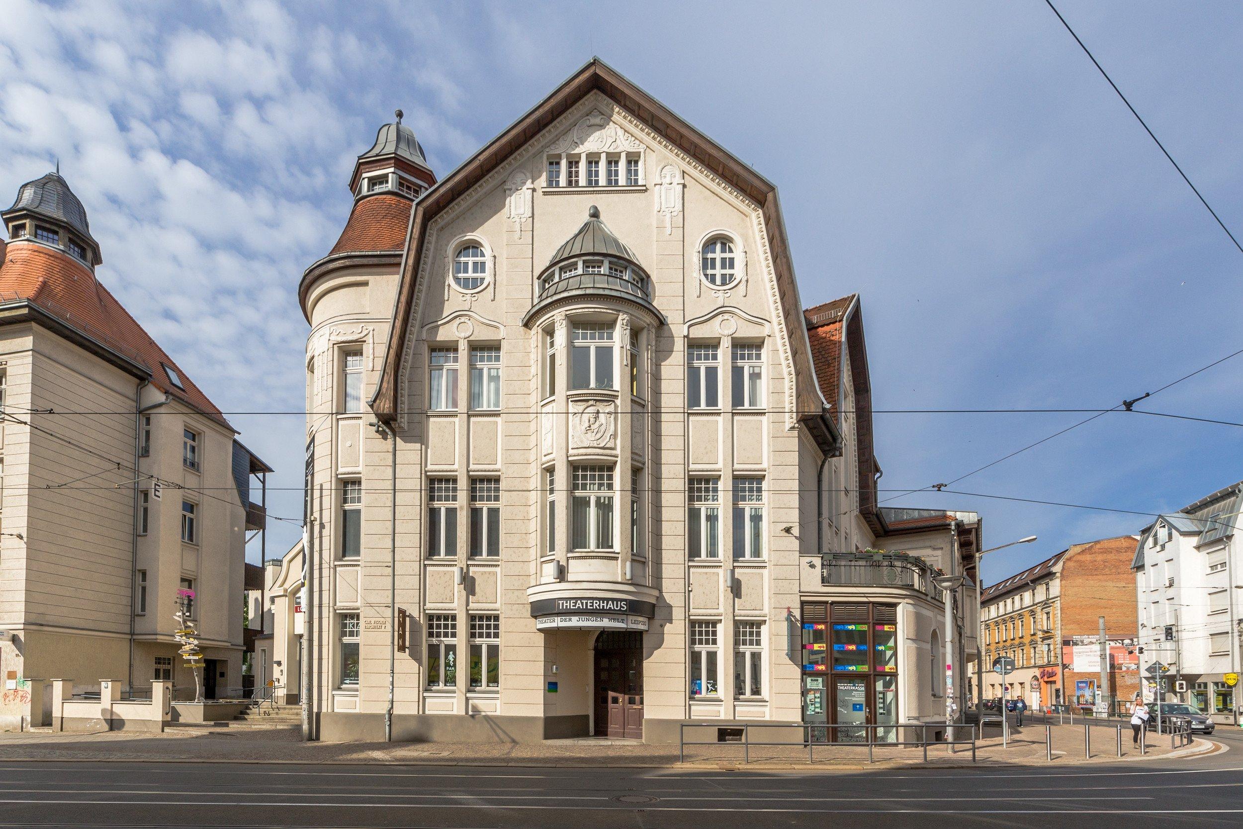 🎭 젊은 세계의 극장 (테아터 데어 융엔 벨트)