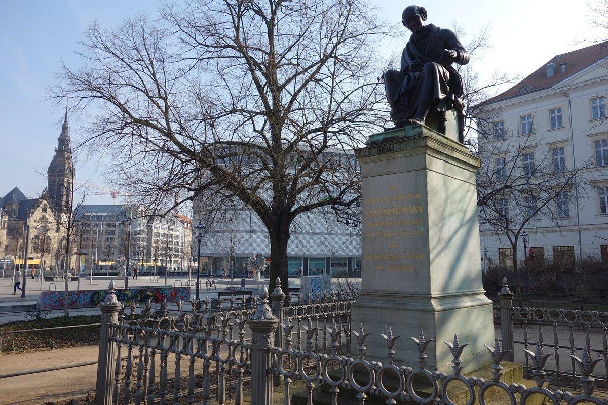 🏛️ 하네만 기념비(하네만 덴크말)