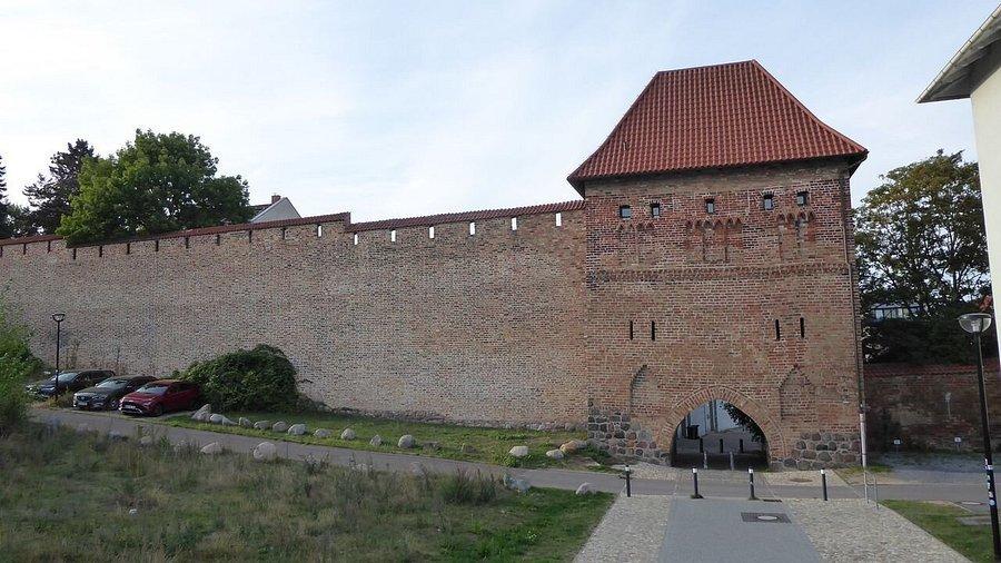 쿠토어(Kuhtor) 인근 성벽