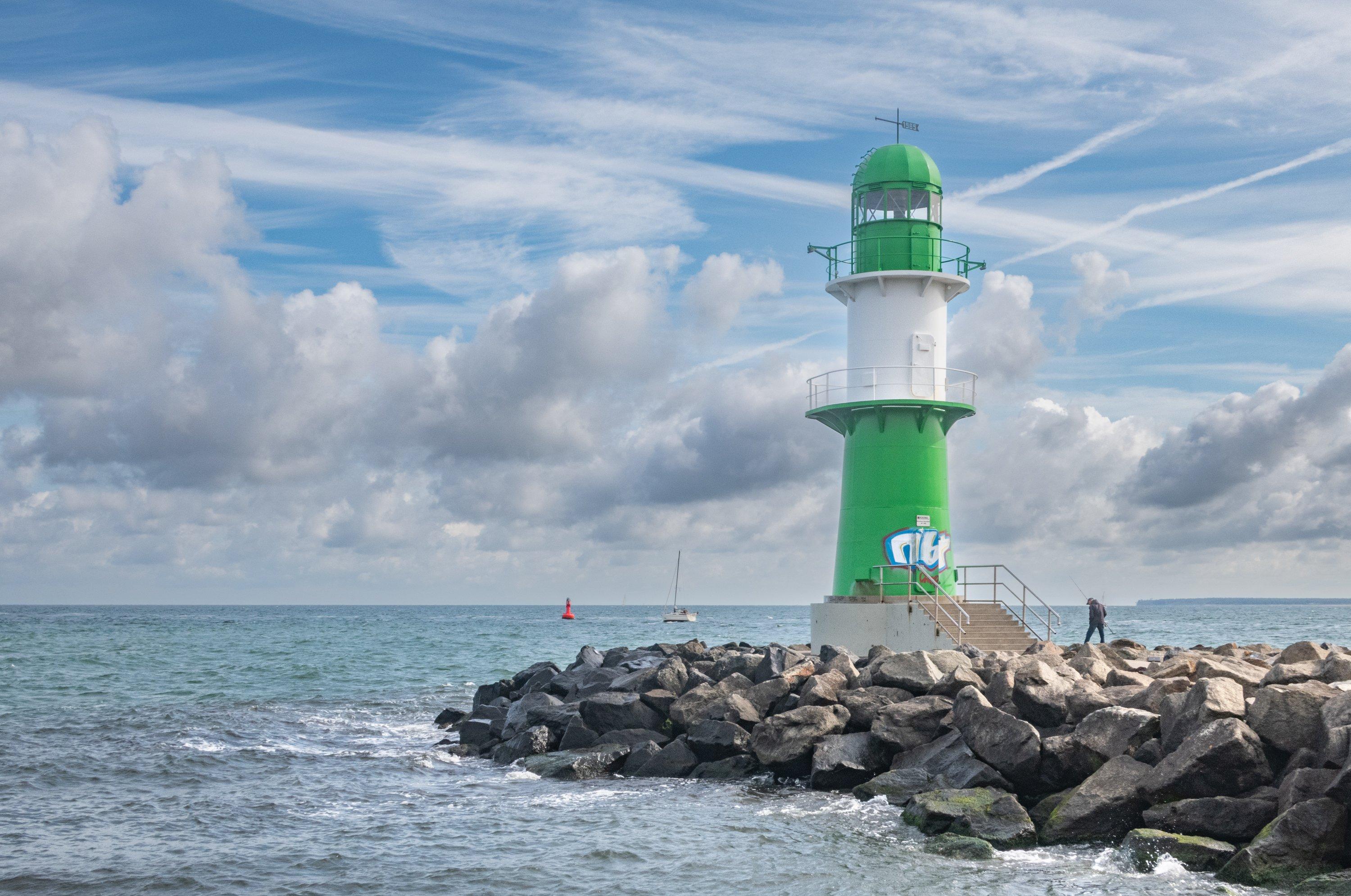 서쪽 방파제 중간 지점에서 바라보는 바르네뮌데 해안선