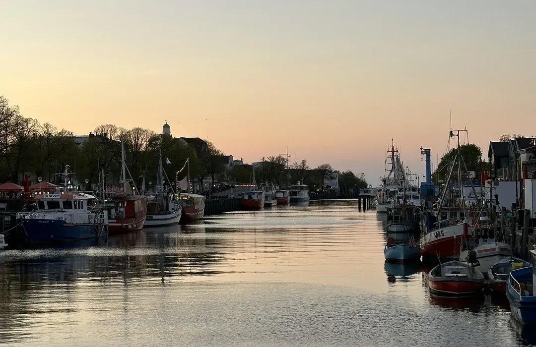 해질녘 운하 풍경