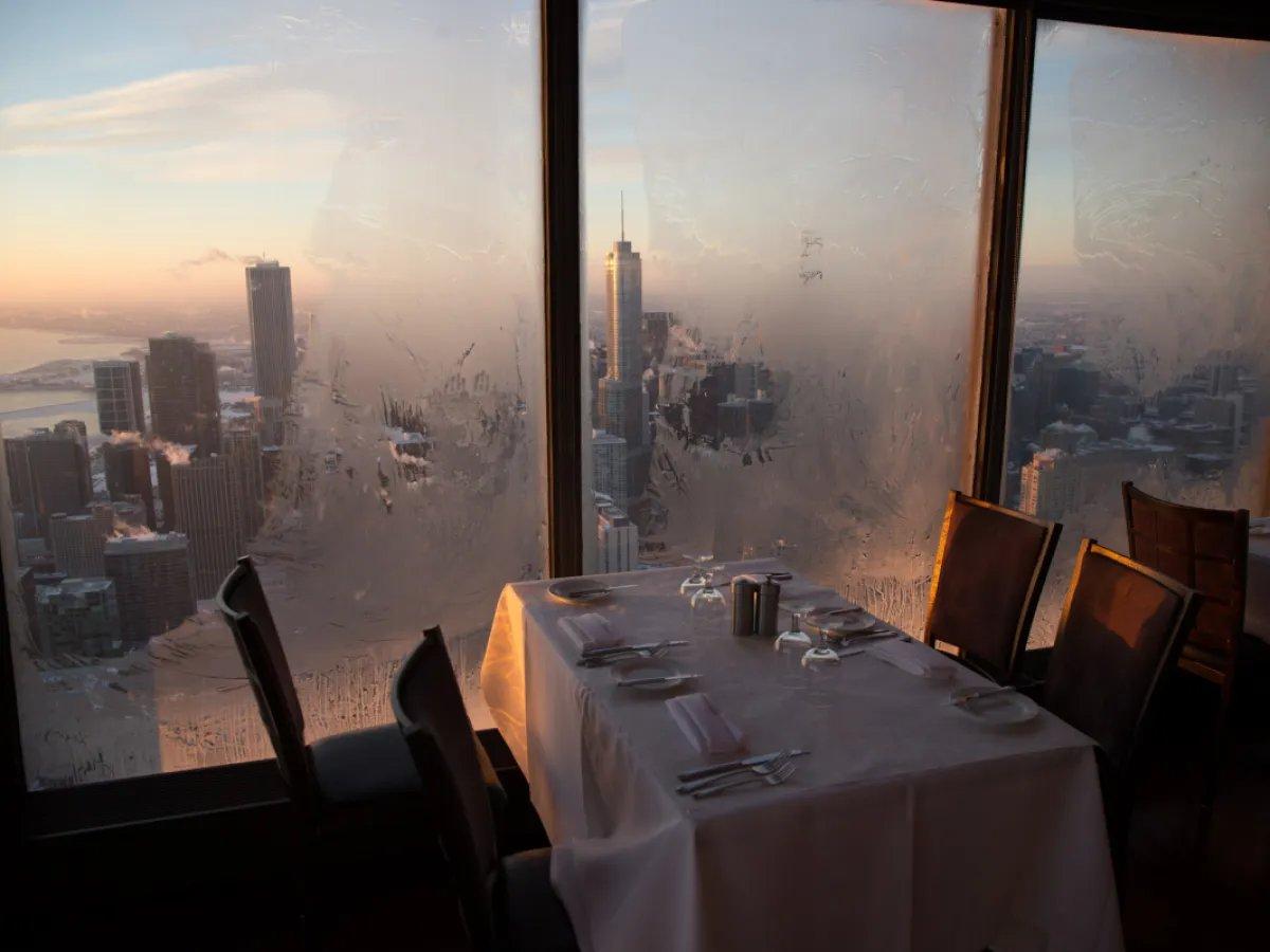 탑 내부 레스토랑 창가