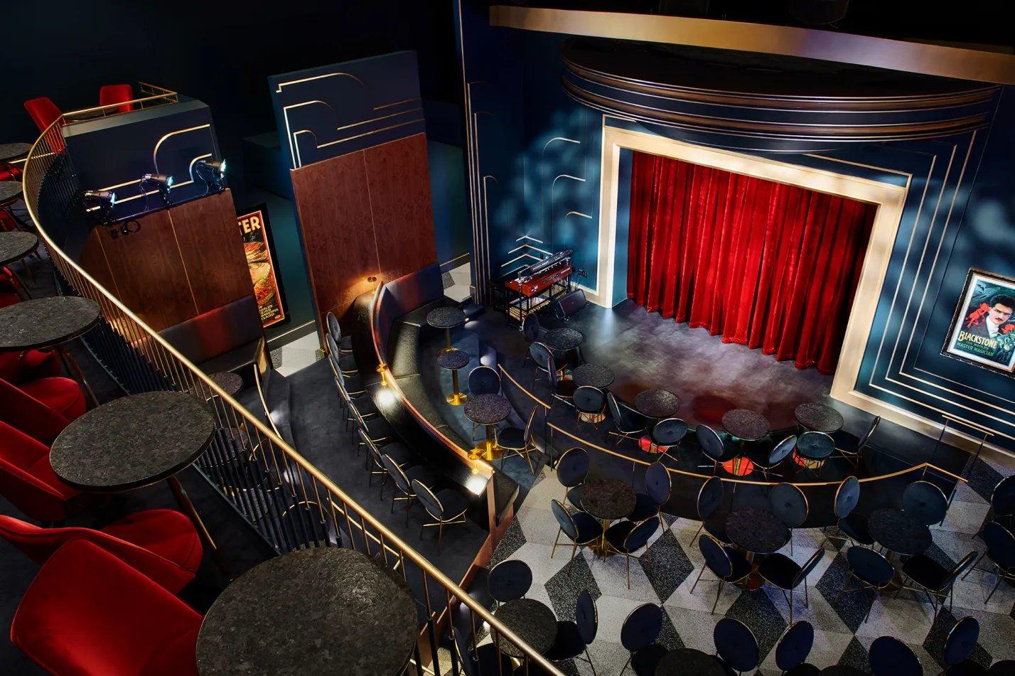 극장 로비 및 바 공간