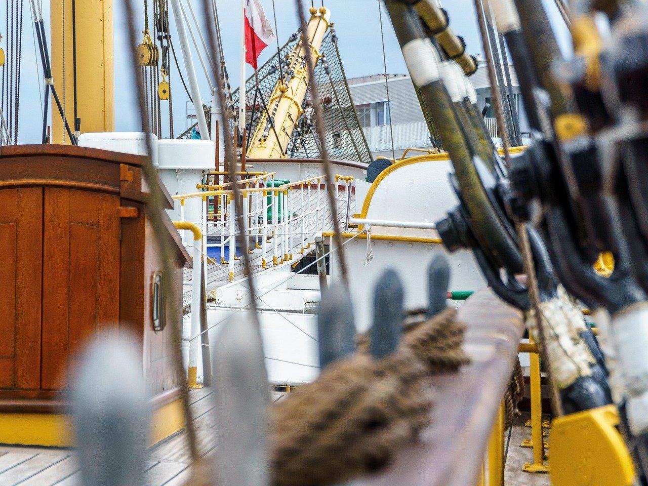 파사트 호 선수 또는 선미