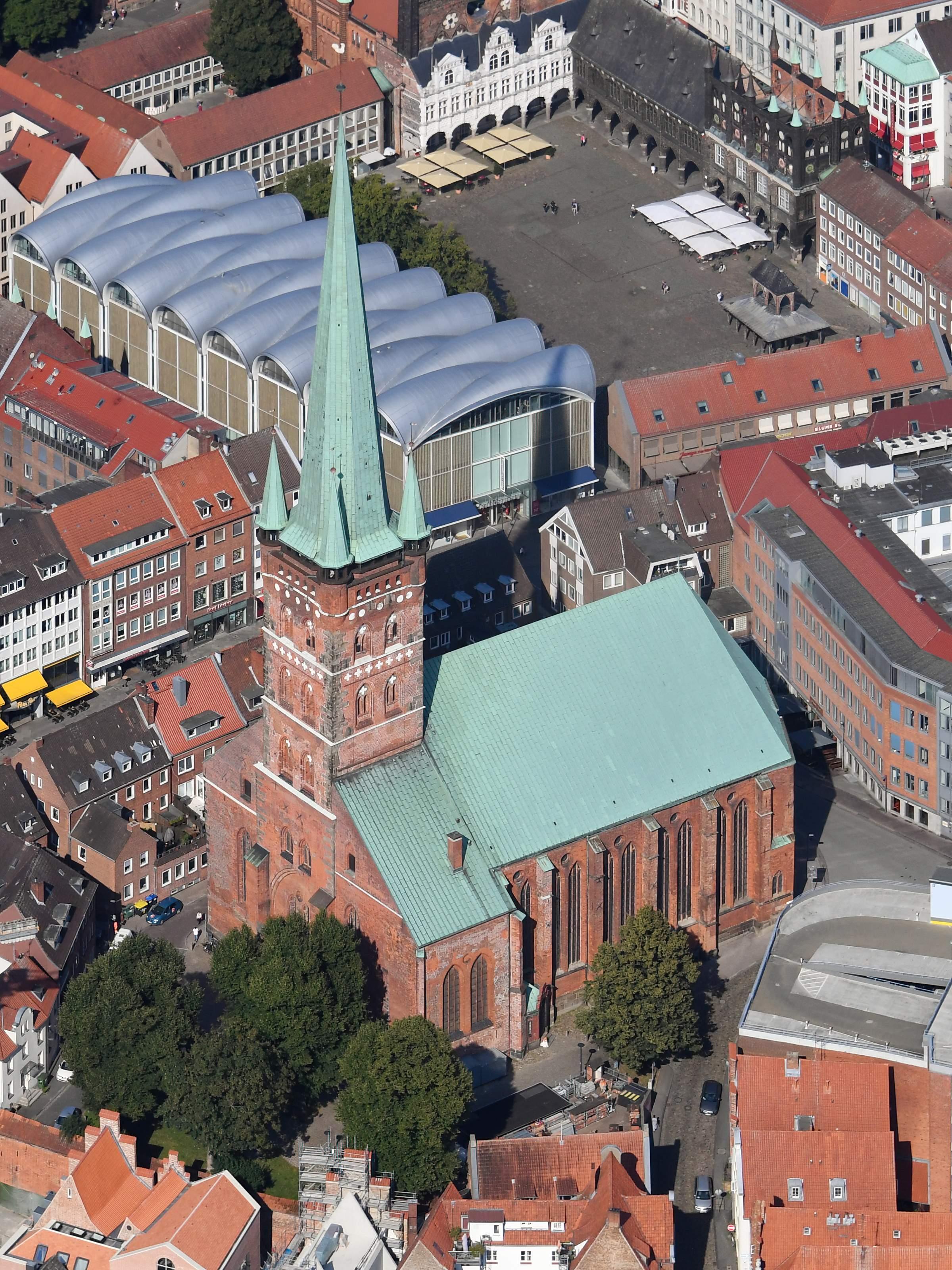 교회 외부 (고딕 건축 배경)