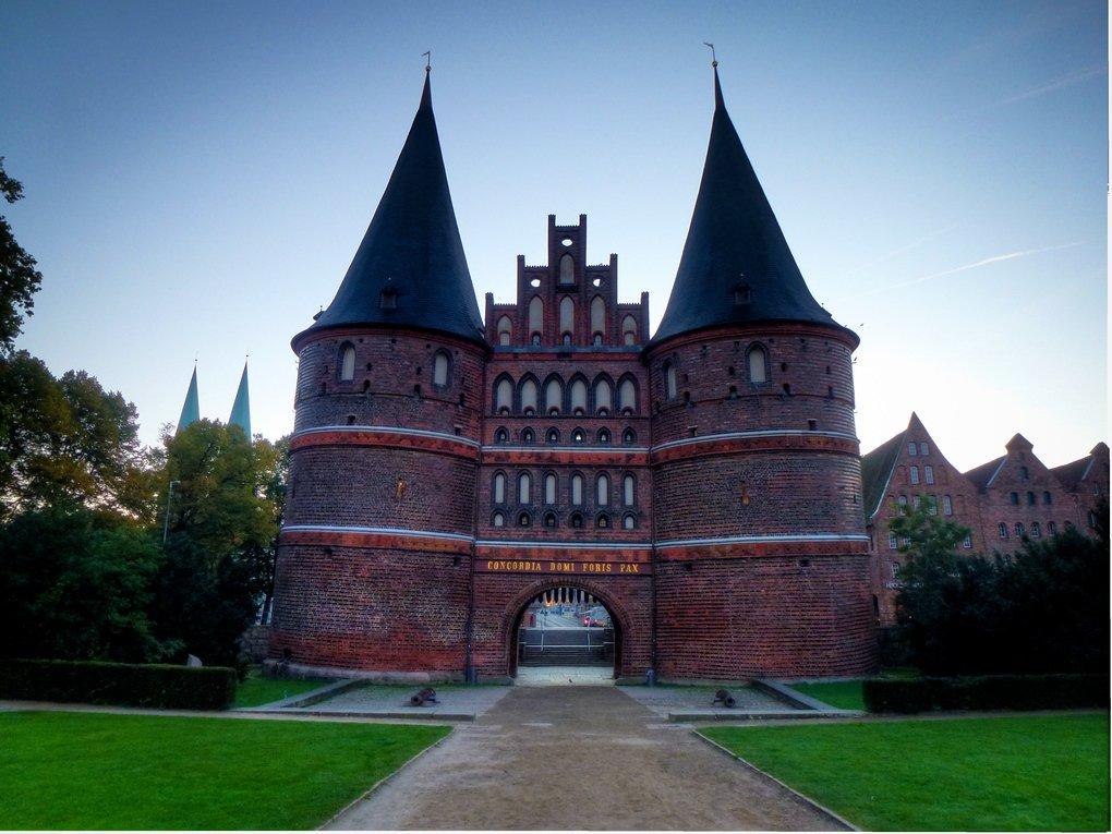 홀스텐 문 정면 (필드 사이드)