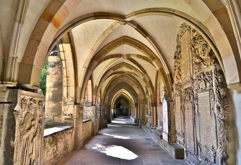 회랑 (Cloister)
