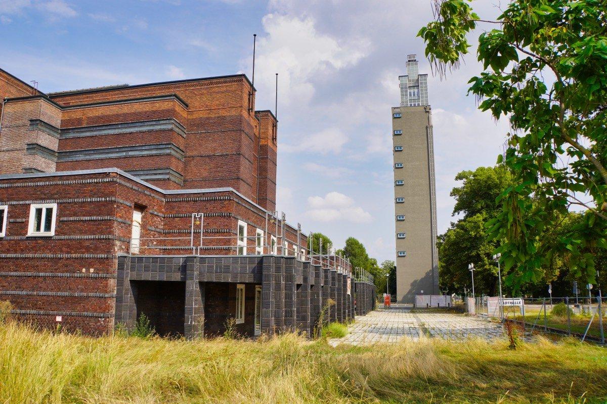 탑 하부 또는 로테호른파크