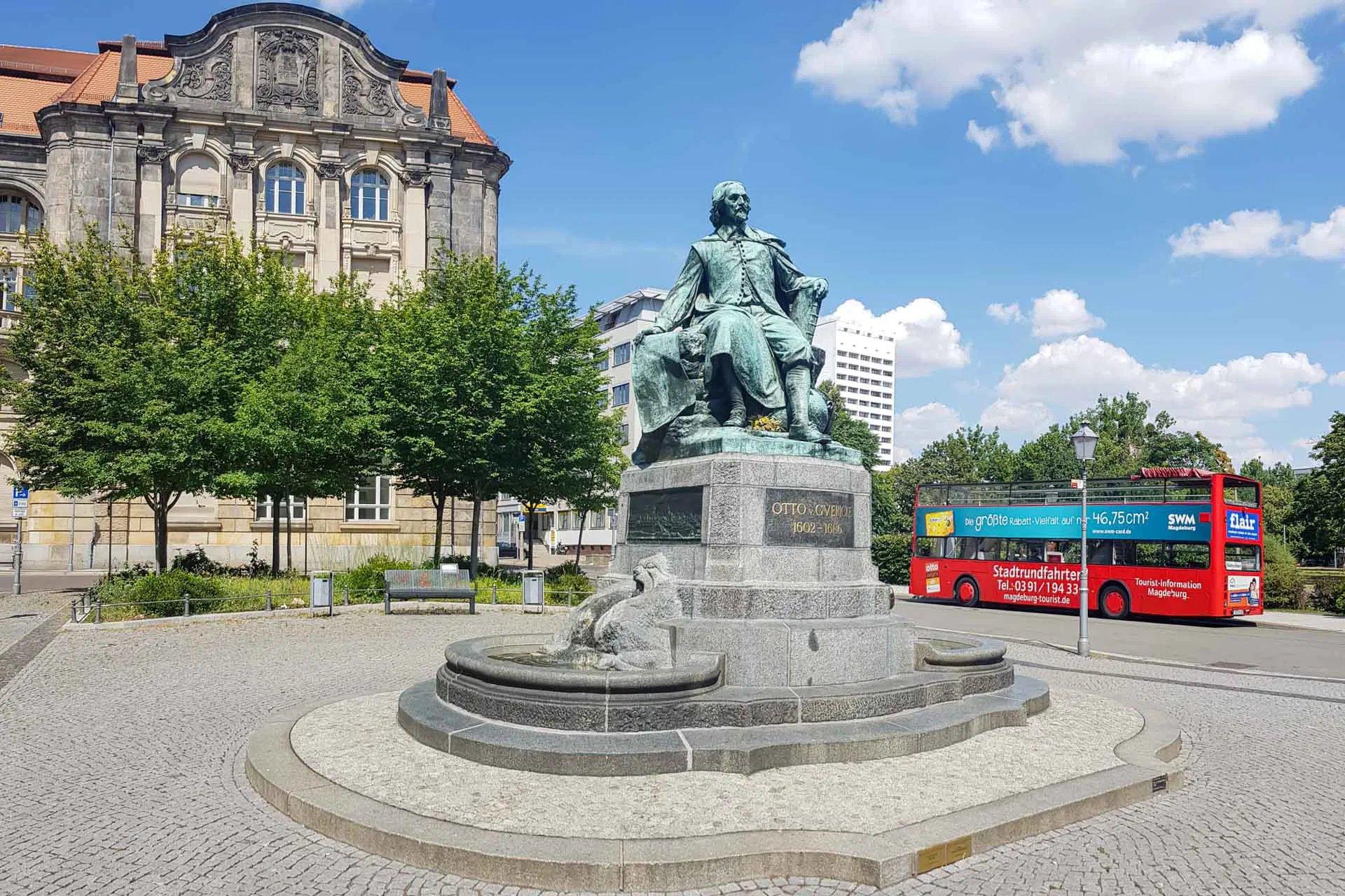 🏛️ 오토 폰 게리케 기념비(오토 폰 게리케 덴크말)