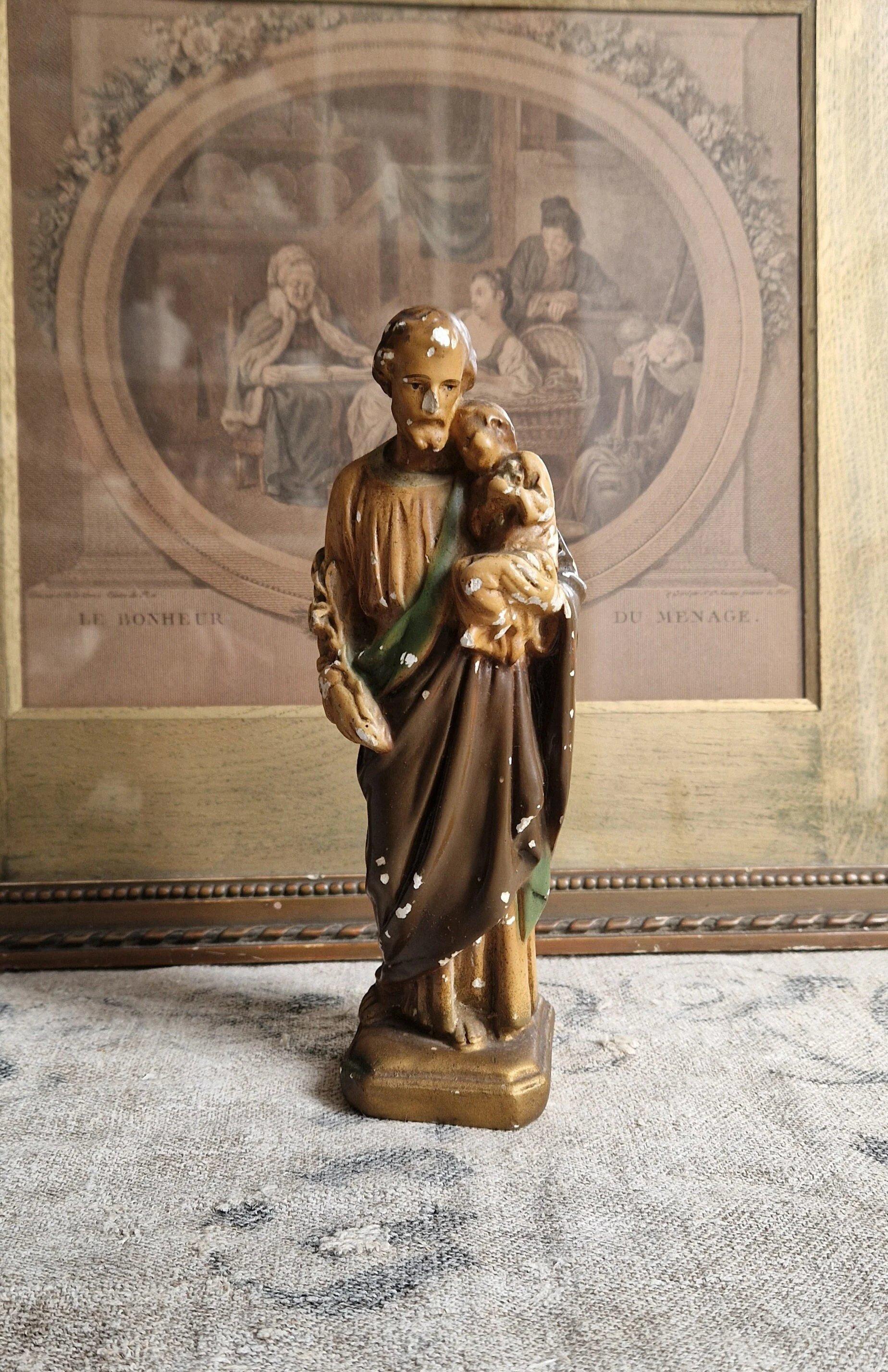 1층 중앙 성 요셉 조각상 주변