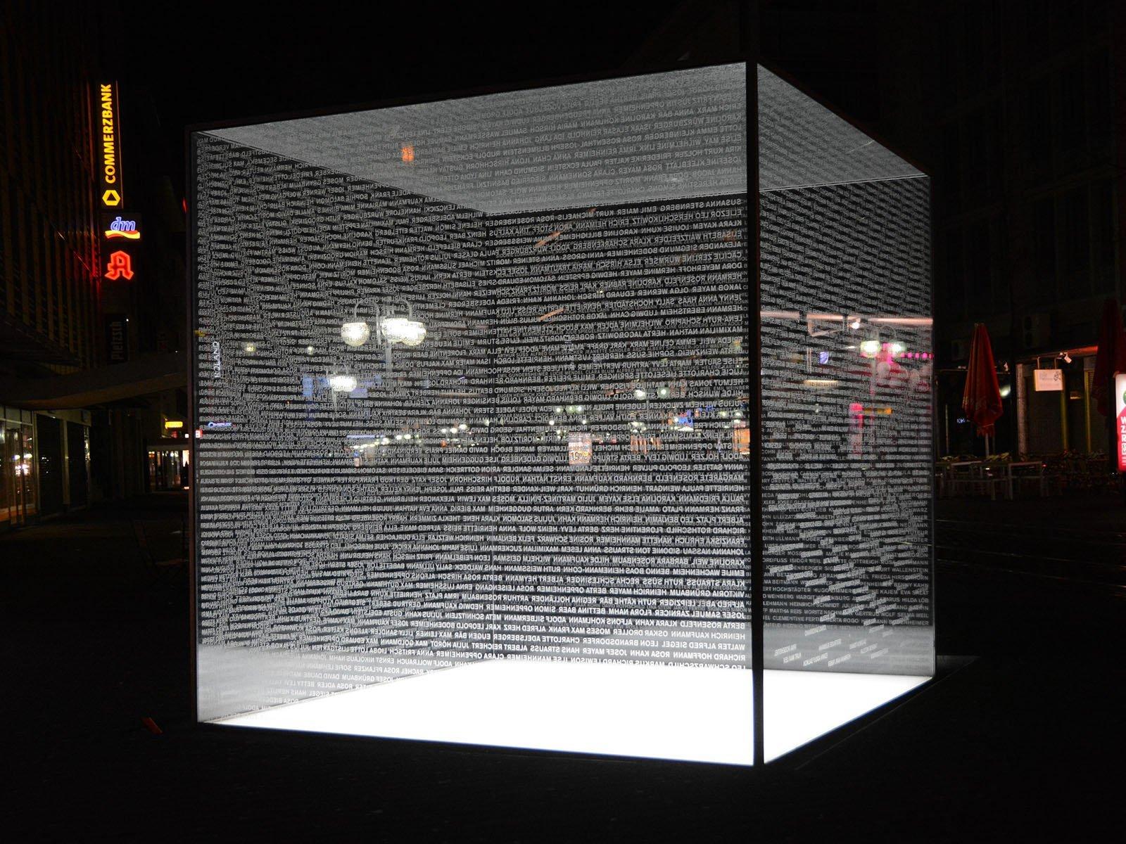 🕯️ 국가사회주의 희생 유대인 추모비 (글라스쿠부스)