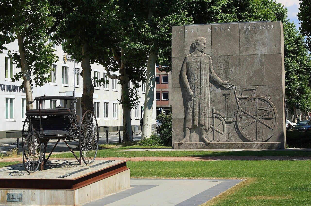 🏛️ 칼 벤츠 기념비 (칼-벤츠-덴크말)