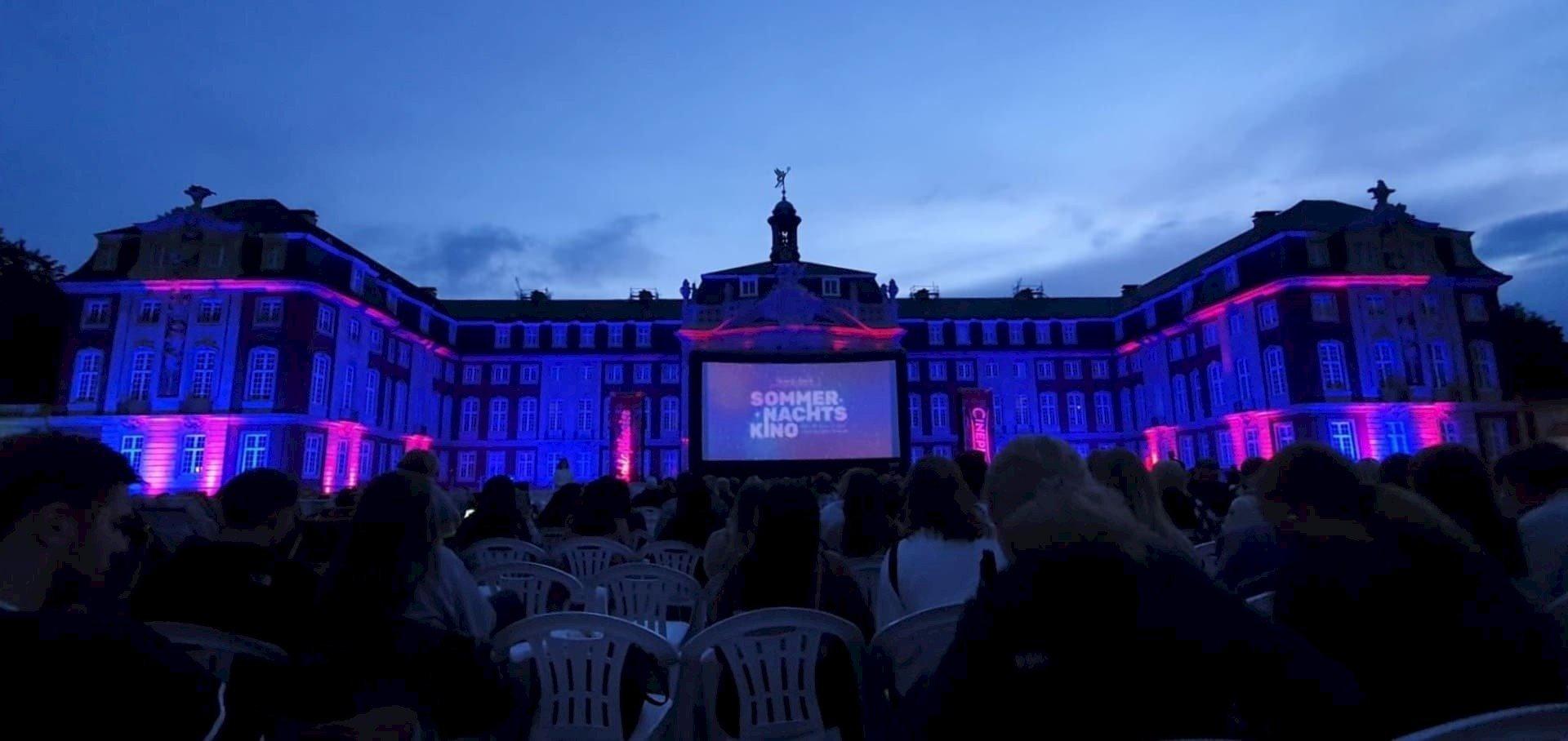 슐로스플라츠 야외 영화 상영