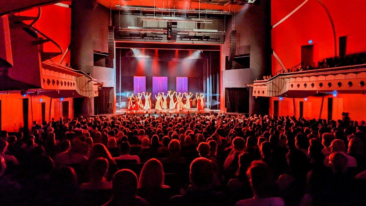 공연 후 커튼콜 (허용 시)