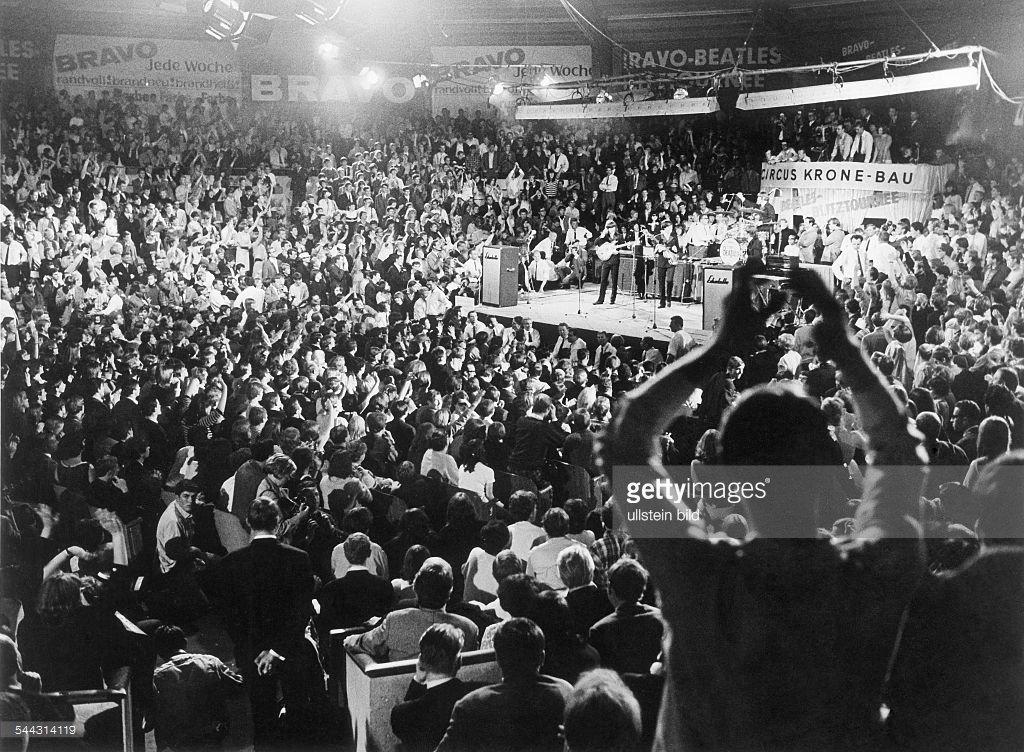 여름 콘서트 무대