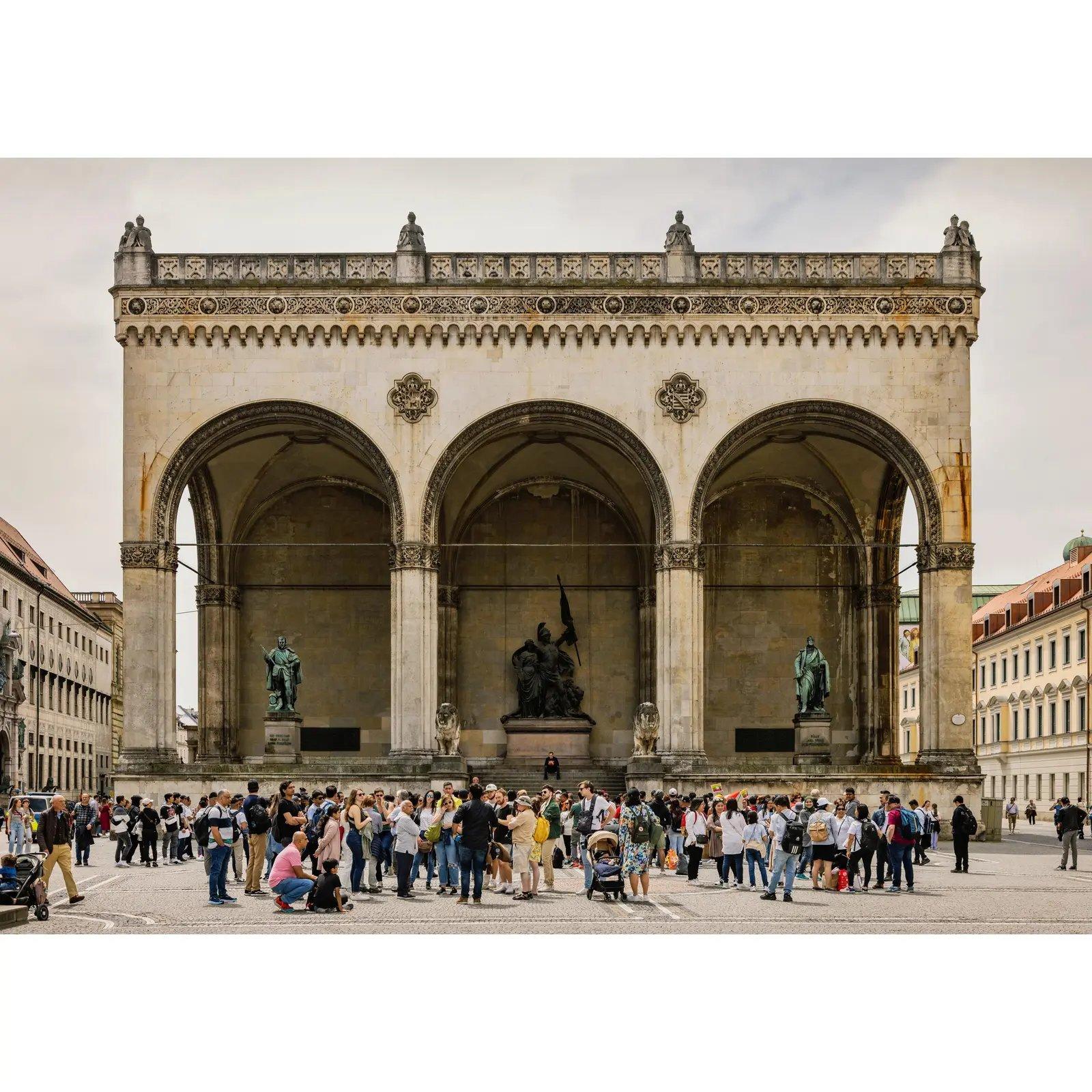 펠트헤른할레 측면 (비스카르디가세 입구 근처)