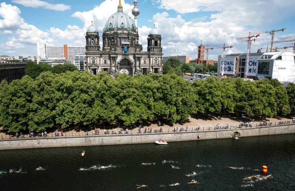 슈프레 강변에서 바라본 루스트가르텐과 주변 건축물