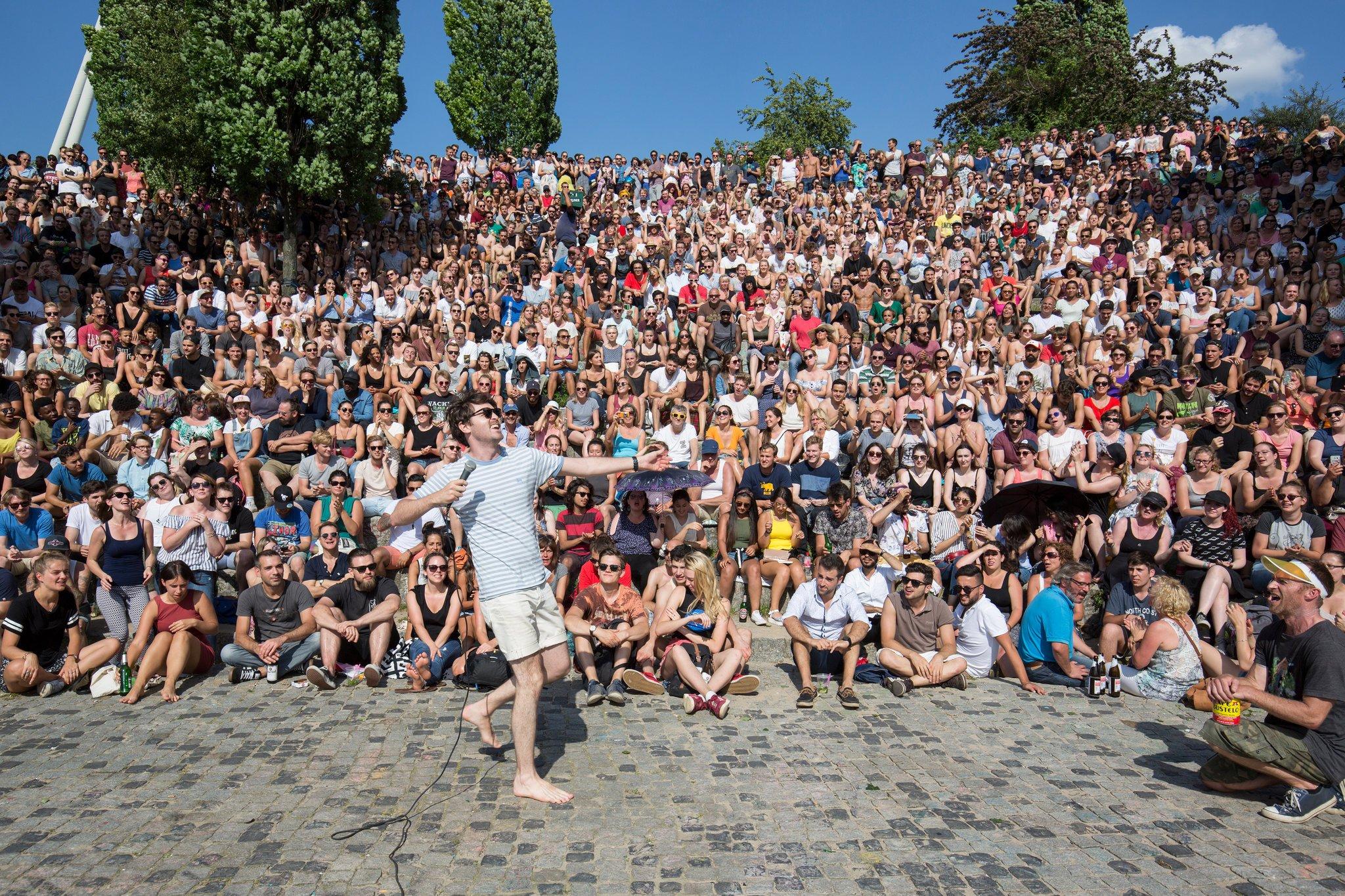 베어핏 가라오케 원형극장 무대 또는 관중석