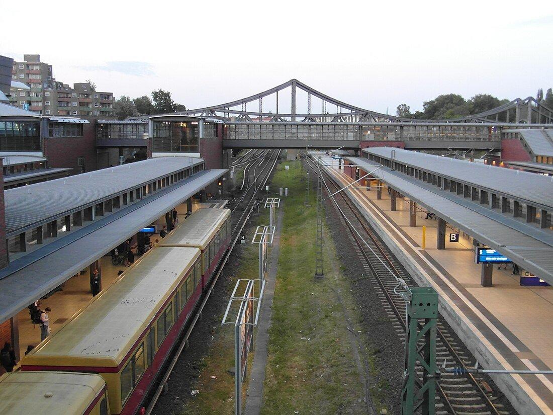 게준트브루넨 역 입구 (Gesundbrunnen Station Entrance)