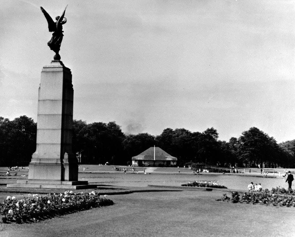 전승 기념비와 그 주변