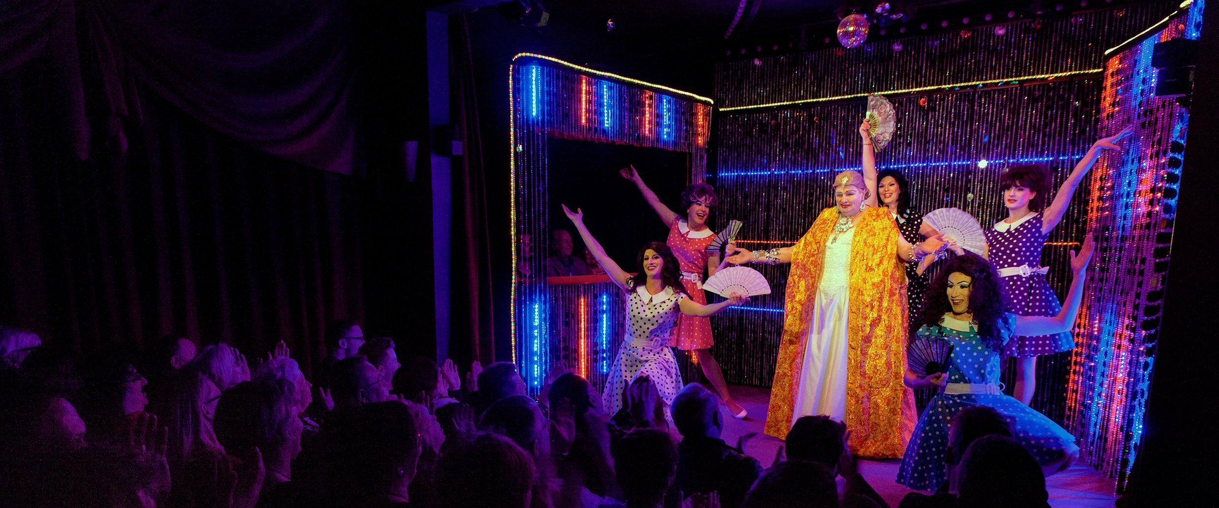 🎭 지하 극장(테아터 임 켈러)