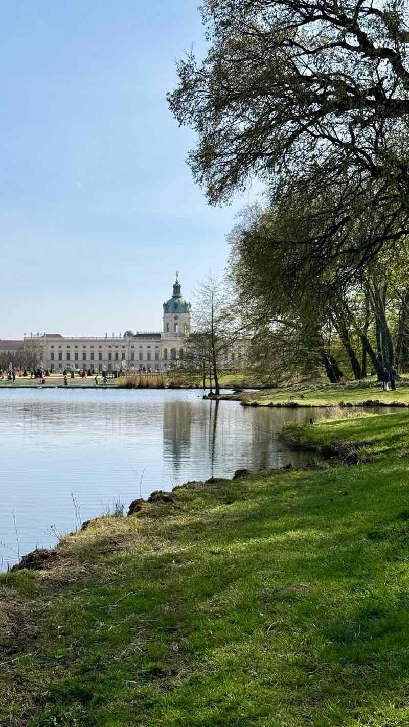 강변 정원 산책로