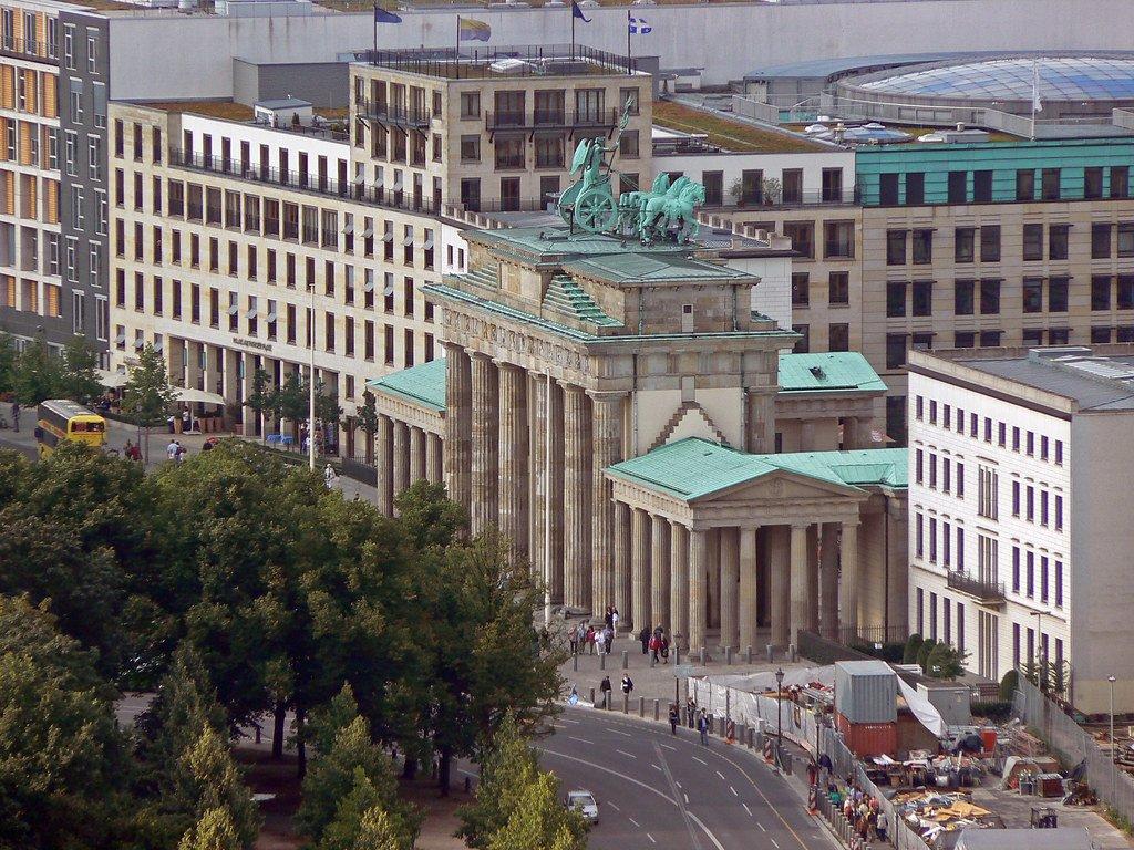 브란덴부르크 문 및 티어가르텐 방향