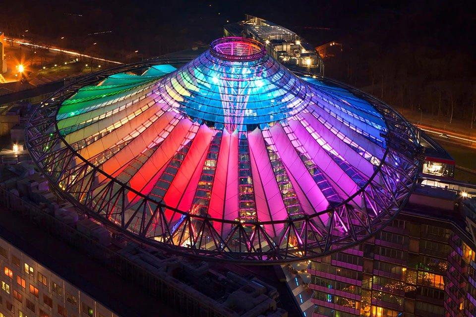 소니 센터 중앙 광장 (밤)