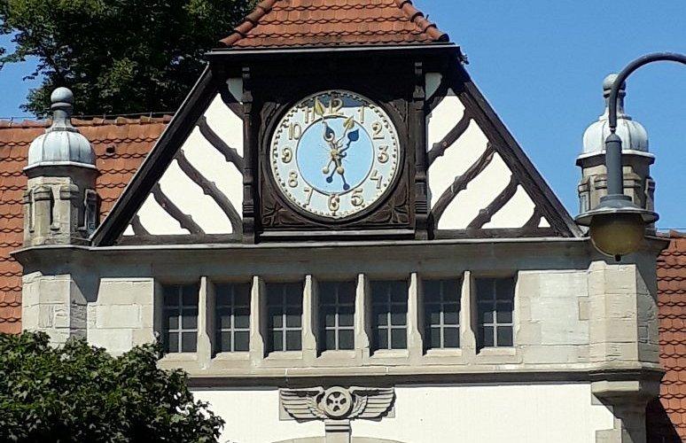 🏛️ 17번 승강장 기념물 (만말 글라이스 지벤첸)