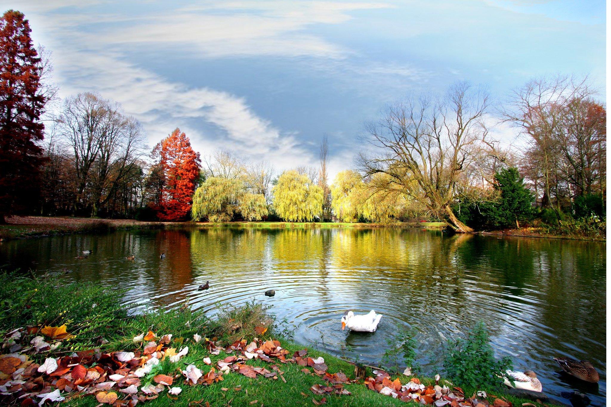 새롭게 단장된 호수 주변
