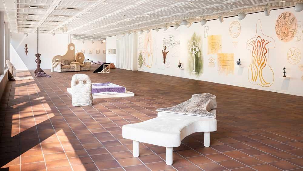 미술관 건축 내부 (나선형 경사로 등)