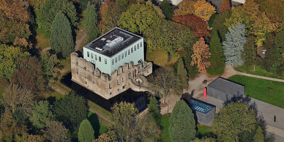 🖼️ 지하 미술관 (무제움 운터 타게)