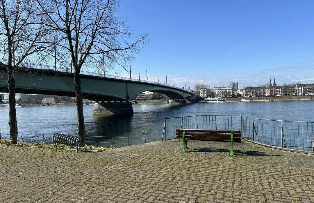 보이엘(Beuel) 방향의 강 건너 풍경