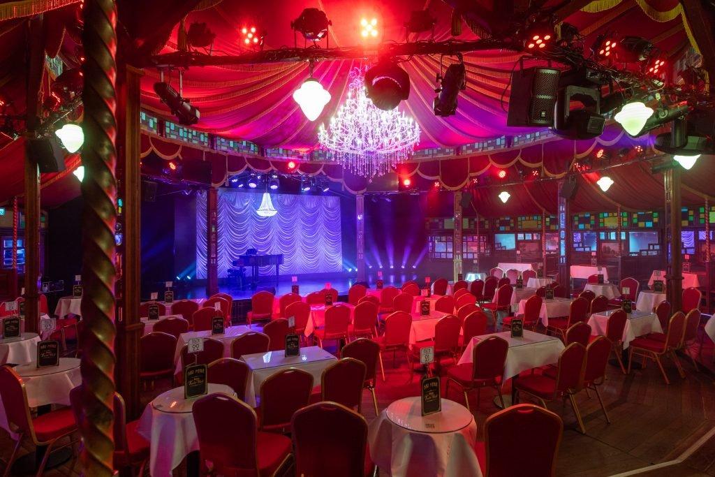 슈피겔(거울) 텐트 내부