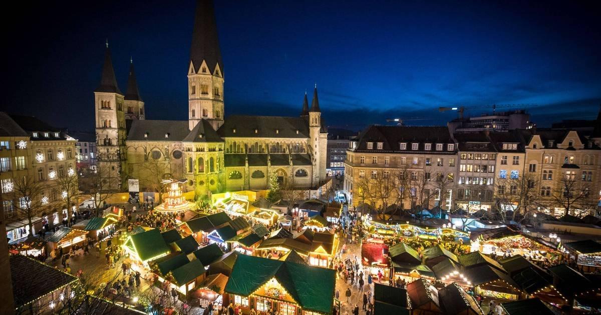 본 크리스마스 마켓의 베토벤 기념비