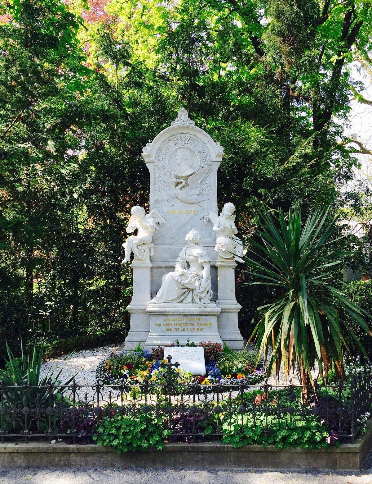 본 옛 공동묘지 가이드 투어