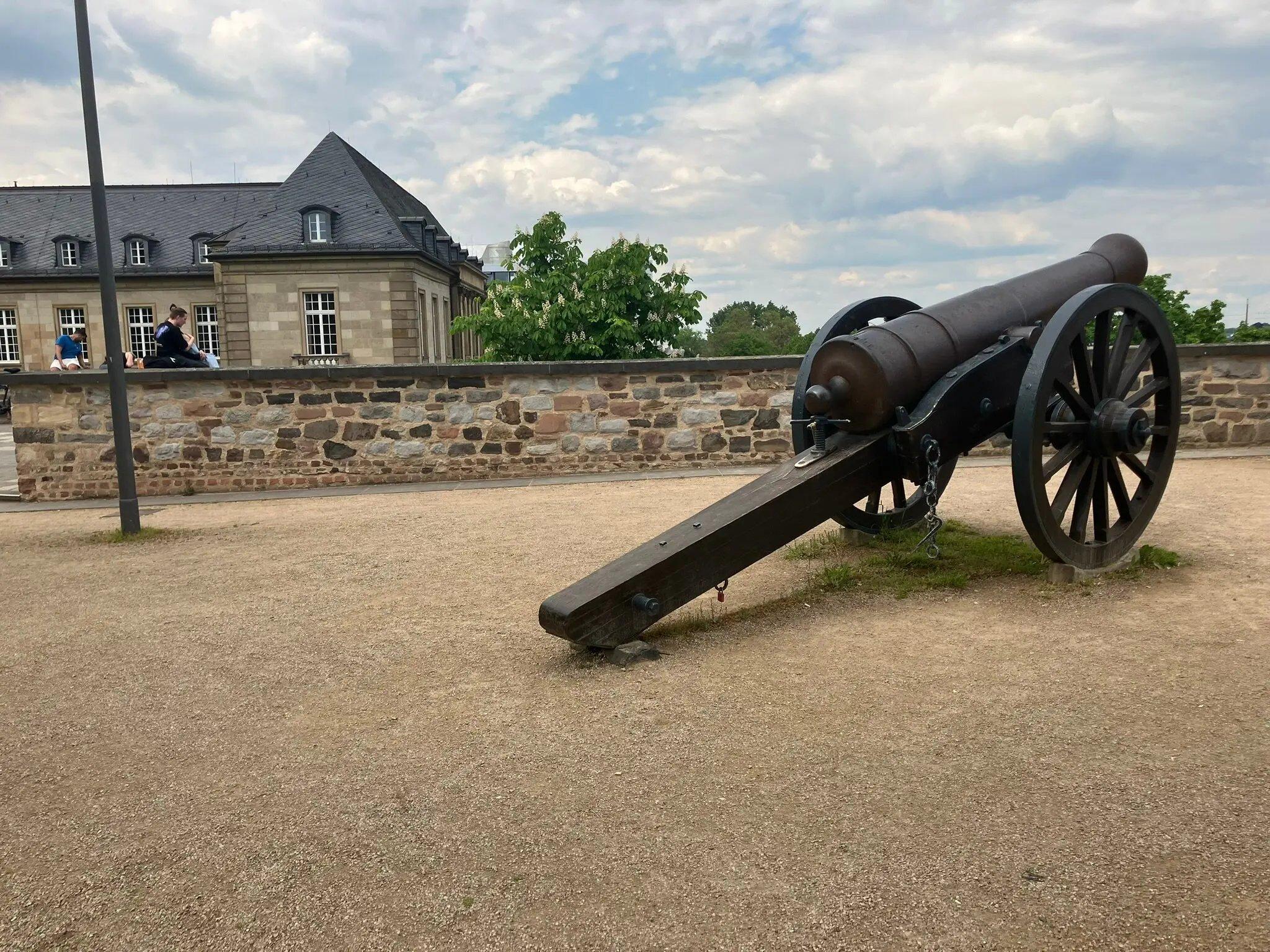 알터 촐 정상 대포 옆