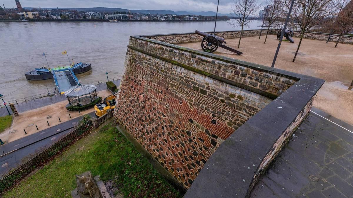 라인강변 산책로에서 바라본 알터 촐
