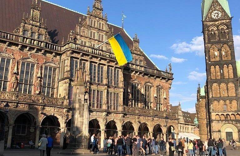 🗿 로리엇 조형물(로리오 피구어)